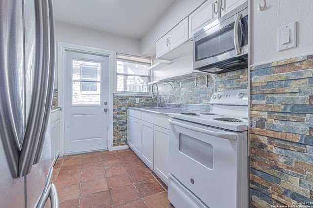 1157 Garraty Rd Apt A, Terrell Hills, TX 78209