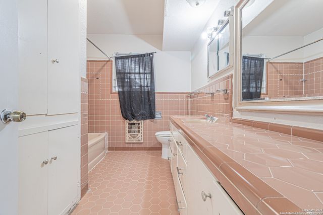 1157 Garraty Rd Apt A, Terrell Hills, TX 78209