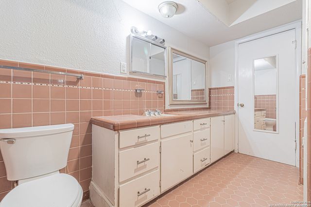 1157 Garraty Rd Apt A, Terrell Hills, TX 78209