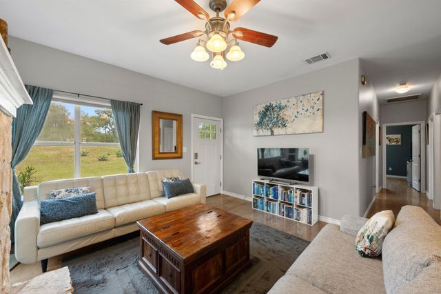 190 Brownson LN, Driftwood, TX 78619