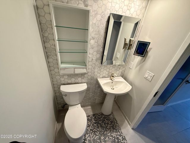 1113 W Fireweed Lane 505, Anchorage, AK 99503