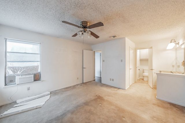 4633 Waterway Drive N, Fort Worth, TX 76137