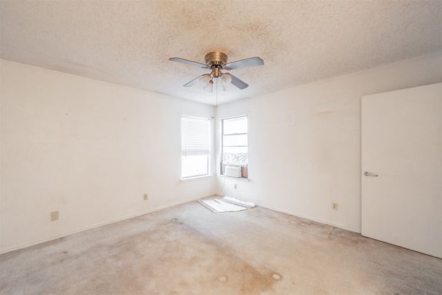 4633 Waterway Drive N, Fort Worth, TX 76137