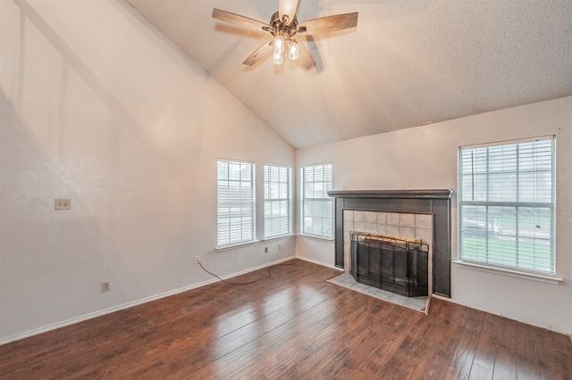 4633 Waterway Drive N, Fort Worth, TX 76137