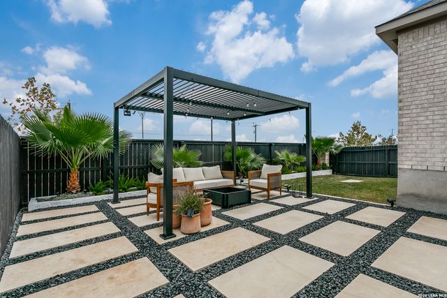 2134 knippa, San Antonio, TX 78253