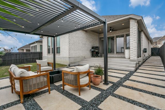 2134 knippa, San Antonio, TX 78253