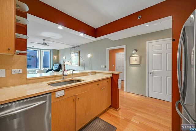 2201 City Place, Edgewater, NJ 07020