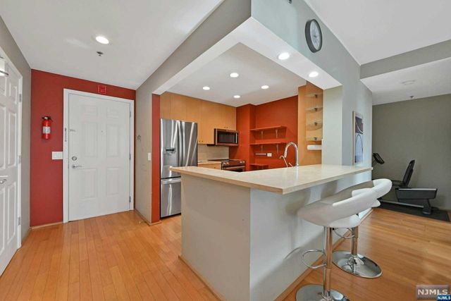 2201 City Place, Edgewater, NJ 07020