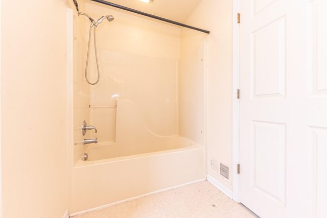 7621 Carlton Drive, Ypsilanti City, MI 48197