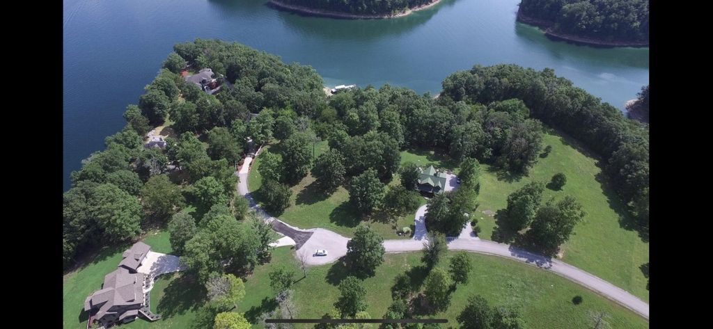 29 Hickory Point Drive, Monticello, KY 42633