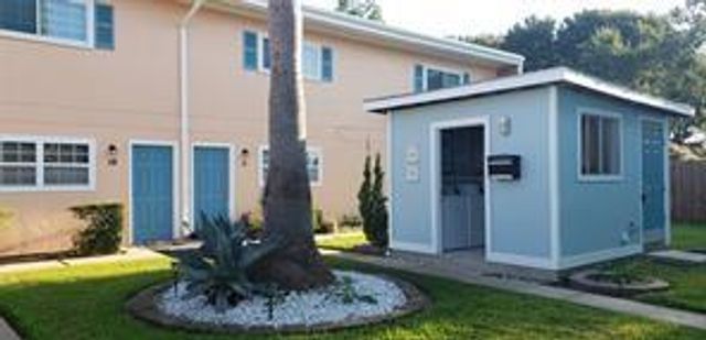1914 Larrabee Street 3, Seabrook, TX 77586