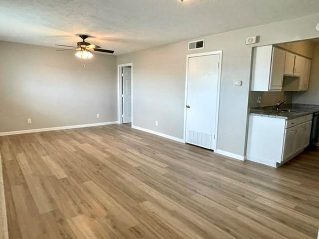 1914 Larrabee Street 3, Seabrook, TX 77586
