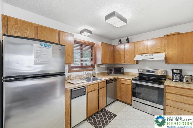 182 Upper Village Way, Jackson Twp, PA 18372