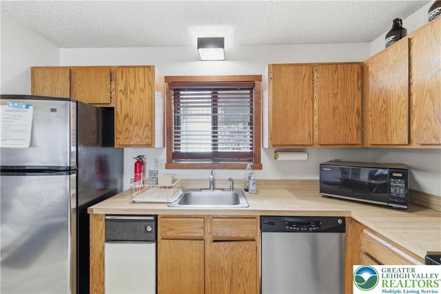 182 Upper Village Way, Jackson Twp, PA 18372