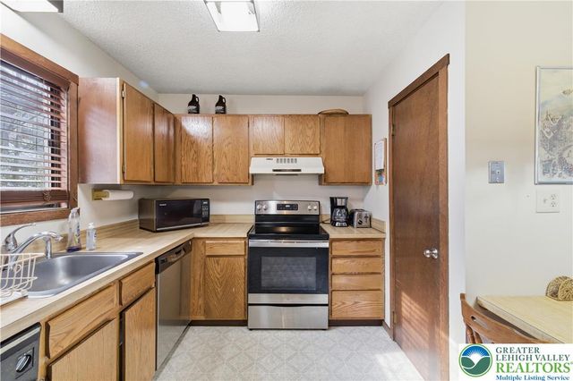 182 Upper Village Way, Jackson Twp, PA 18372