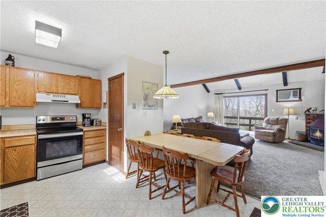 182 Upper Village Way, Jackson Twp, PA 18372