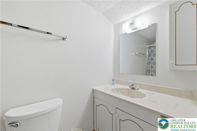 182 Upper Village Way, Jackson Twp, PA 18372