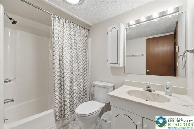 182 Upper Village Way, Jackson Twp, PA 18372