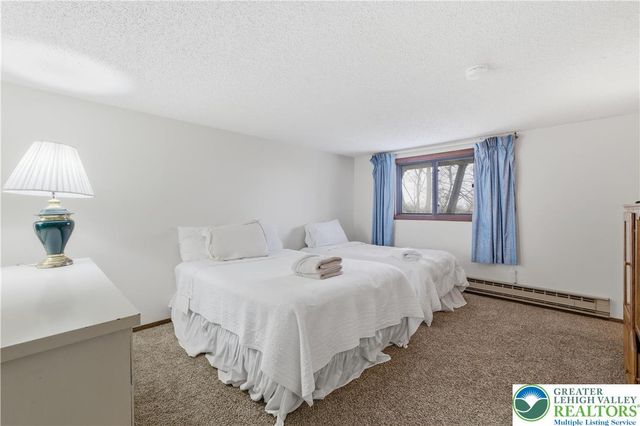 182 Upper Village Way, Jackson Twp, PA 18372