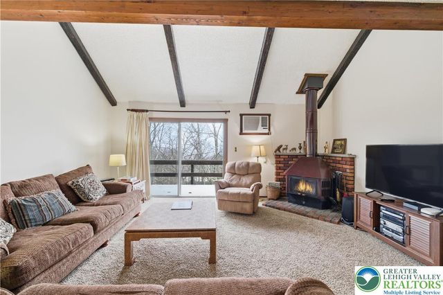 182 Upper Village Way, Jackson Twp, PA 18372