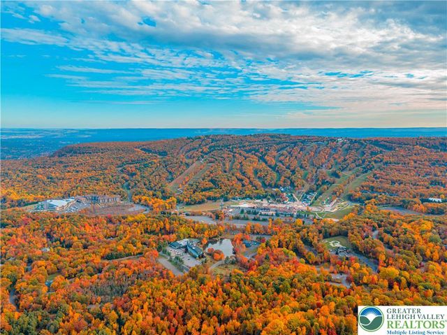 182 Upper Village Way, Jackson Twp, PA 18372