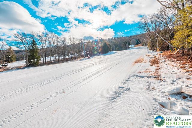 182 Upper Village Way, Jackson Twp, PA 18372