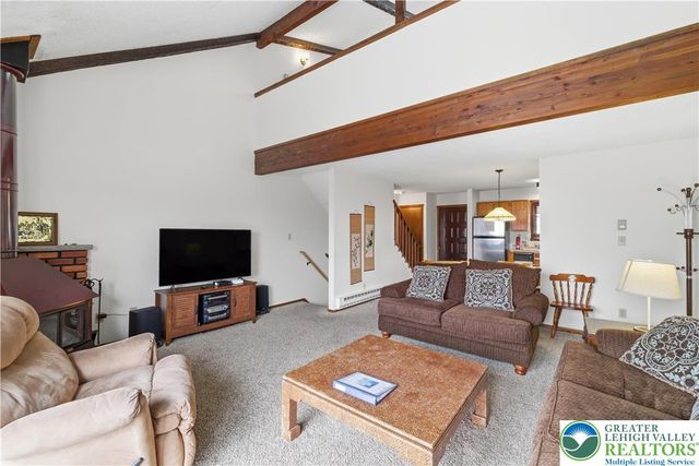 182 Upper Village Way, Jackson Twp, PA 18372