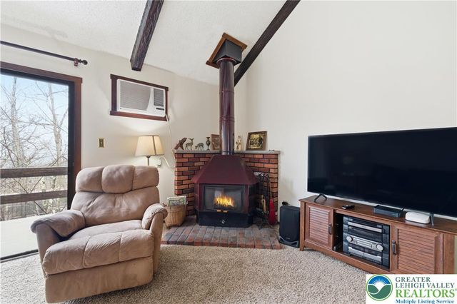 182 Upper Village Way, Jackson Twp, PA 18372