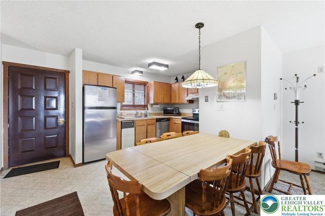 182 Upper Village Way, Jackson Twp, PA 18372