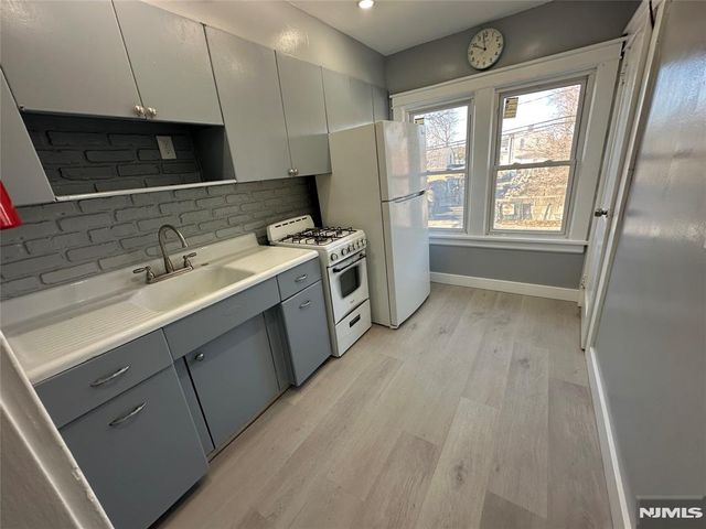 23 1st Street 2, Bergenfield, NJ 07621