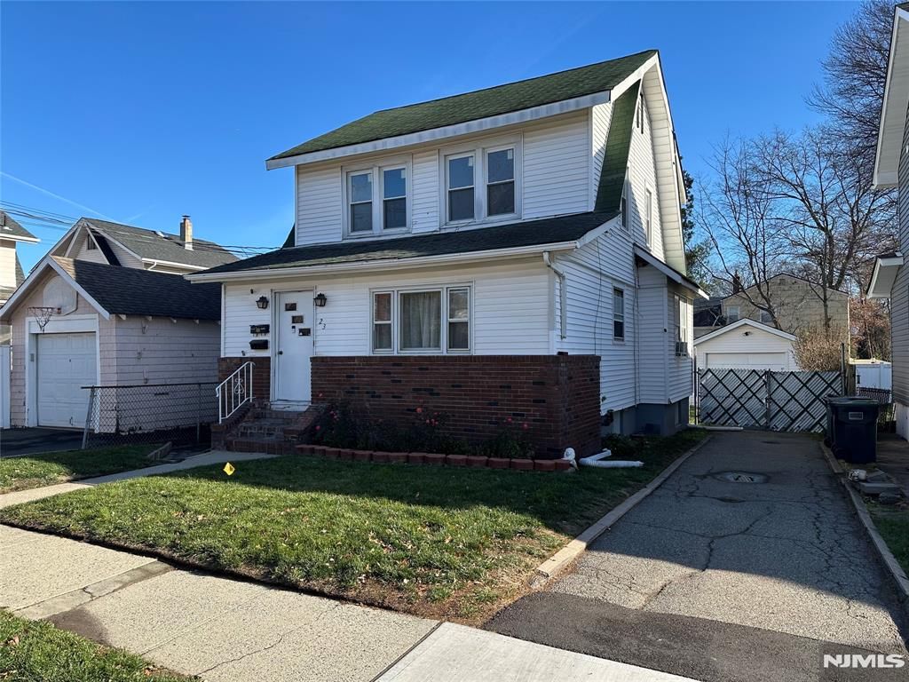 23 1st Street 2, Bergenfield, NJ 07621
