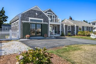 253 Scranton Ave, Falmouth, MA 02540