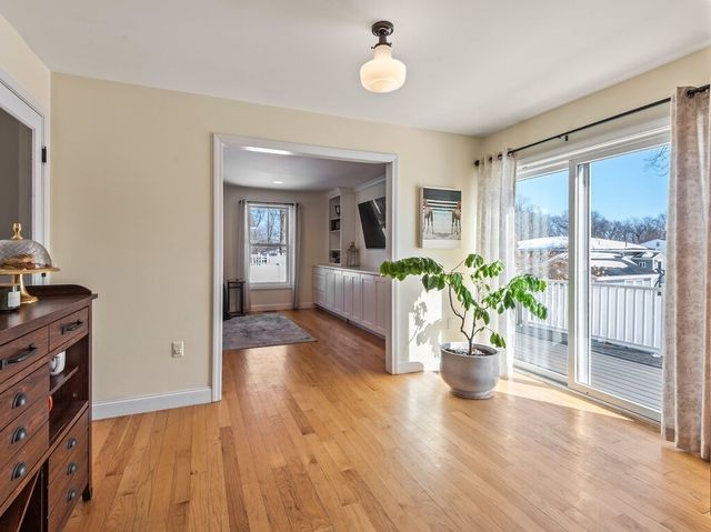 81 Longmeadow Dr, Lowell, MA 01852