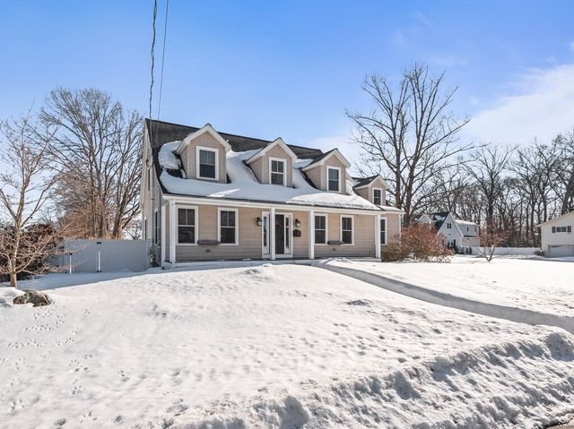 81 Longmeadow Dr, Lowell, MA 01852