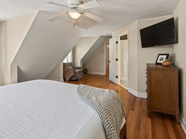 81 Longmeadow Dr, Lowell, MA 01852