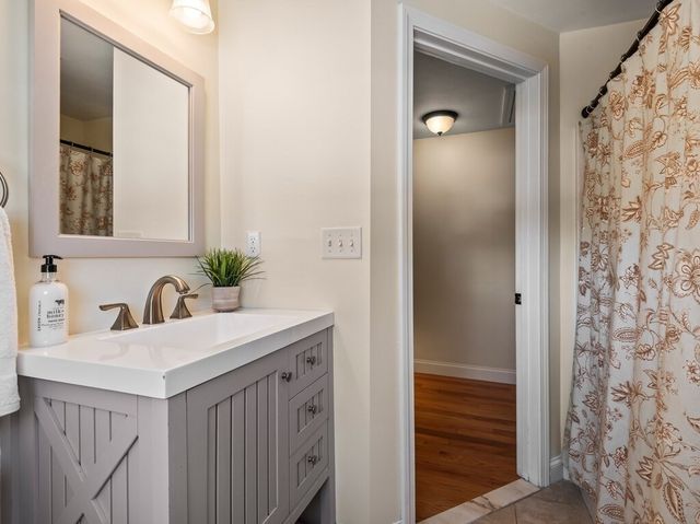 81 Longmeadow Dr, Lowell, MA 01852