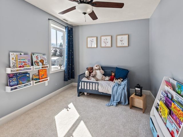 81 Longmeadow Dr, Lowell, MA 01852