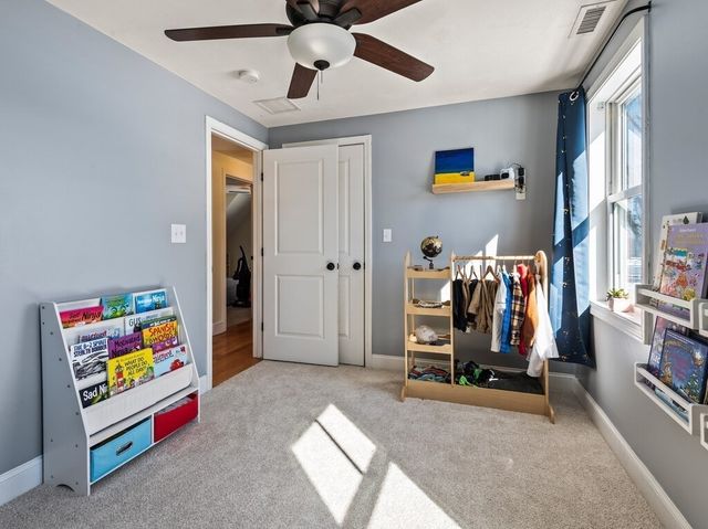 81 Longmeadow Dr, Lowell, MA 01852