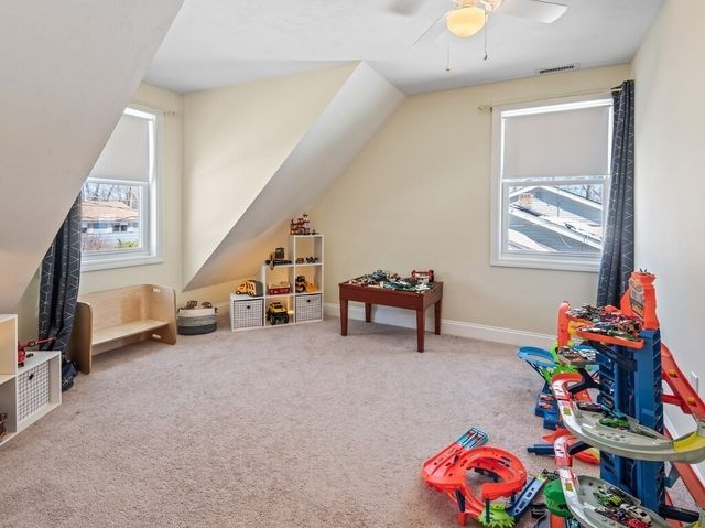 81 Longmeadow Dr, Lowell, MA 01852