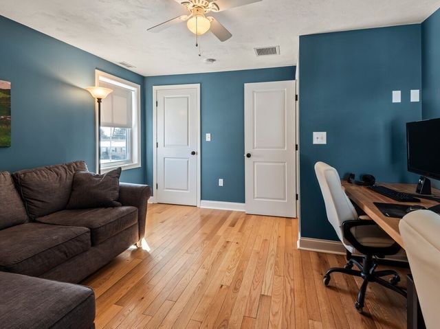 81 Longmeadow Dr, Lowell, MA 01852