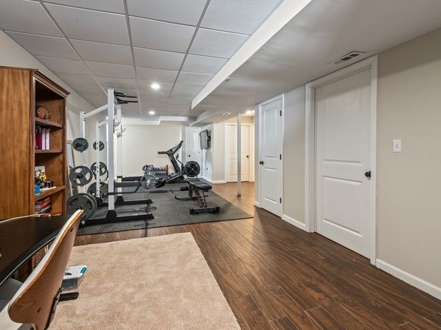 81 Longmeadow Dr, Lowell, MA 01852