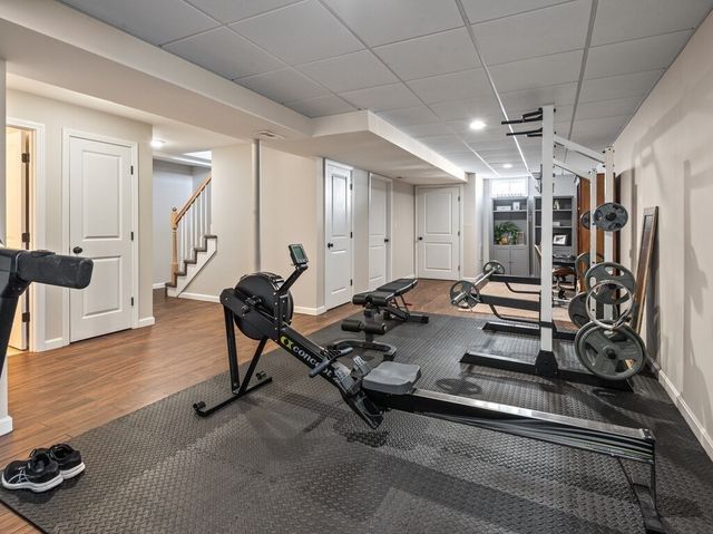 81 Longmeadow Dr, Lowell, MA 01852