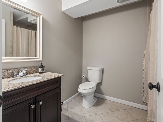 81 Longmeadow Dr, Lowell, MA 01852