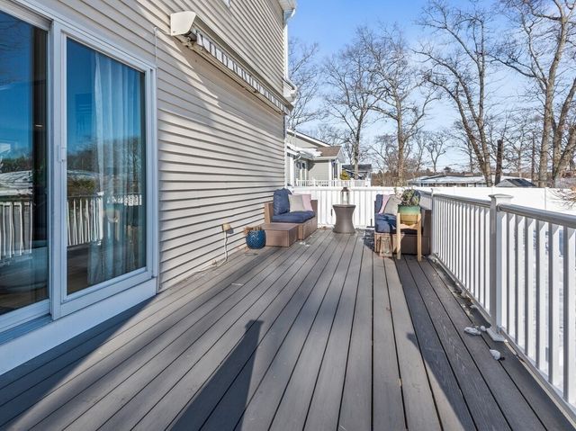 81 Longmeadow Dr, Lowell, MA 01852