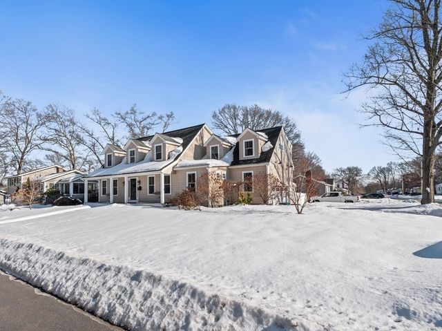 81 Longmeadow Dr, Lowell, MA 01852
