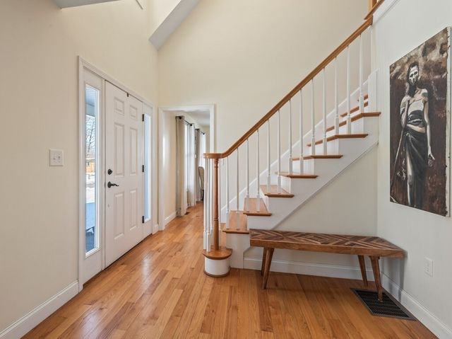 81 Longmeadow Dr, Lowell, MA 01852