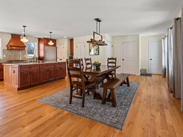 81 Longmeadow Dr, Lowell, MA 01852