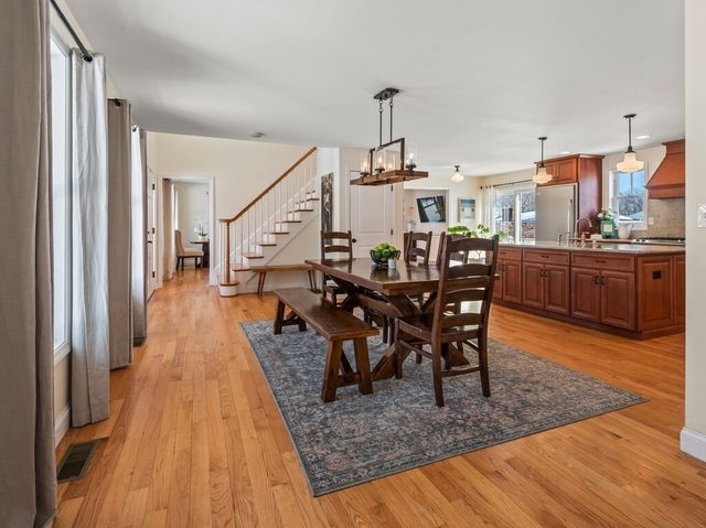 81 Longmeadow Dr, Lowell, MA 01852