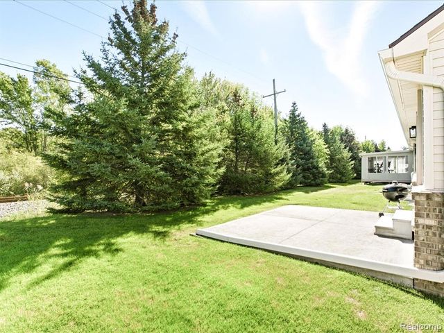 592 Snowbird Circle, Saint Clair, MI 48079