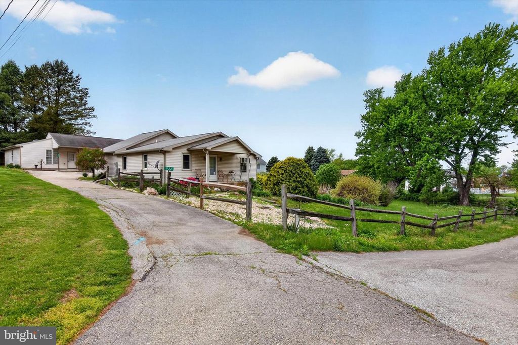 933 CENTENNIAL AVE, Hanover, PA 17331